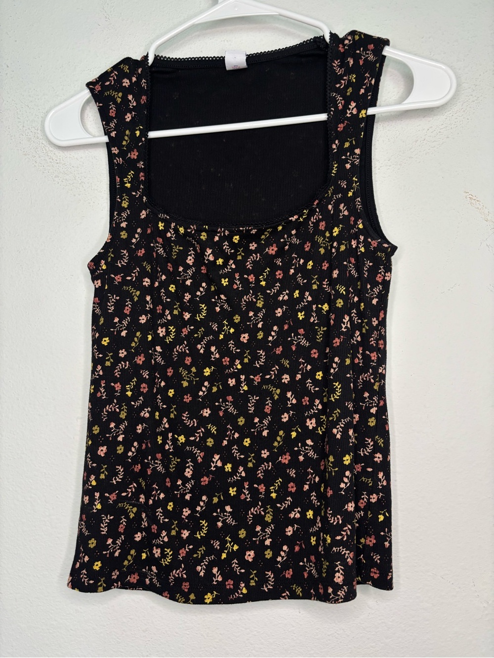 OLD NAVY BLACK FLORAL PRINTED FULL LENGTH RUFFLE TANK TOP SZ SMALL - Picture 1 of 6